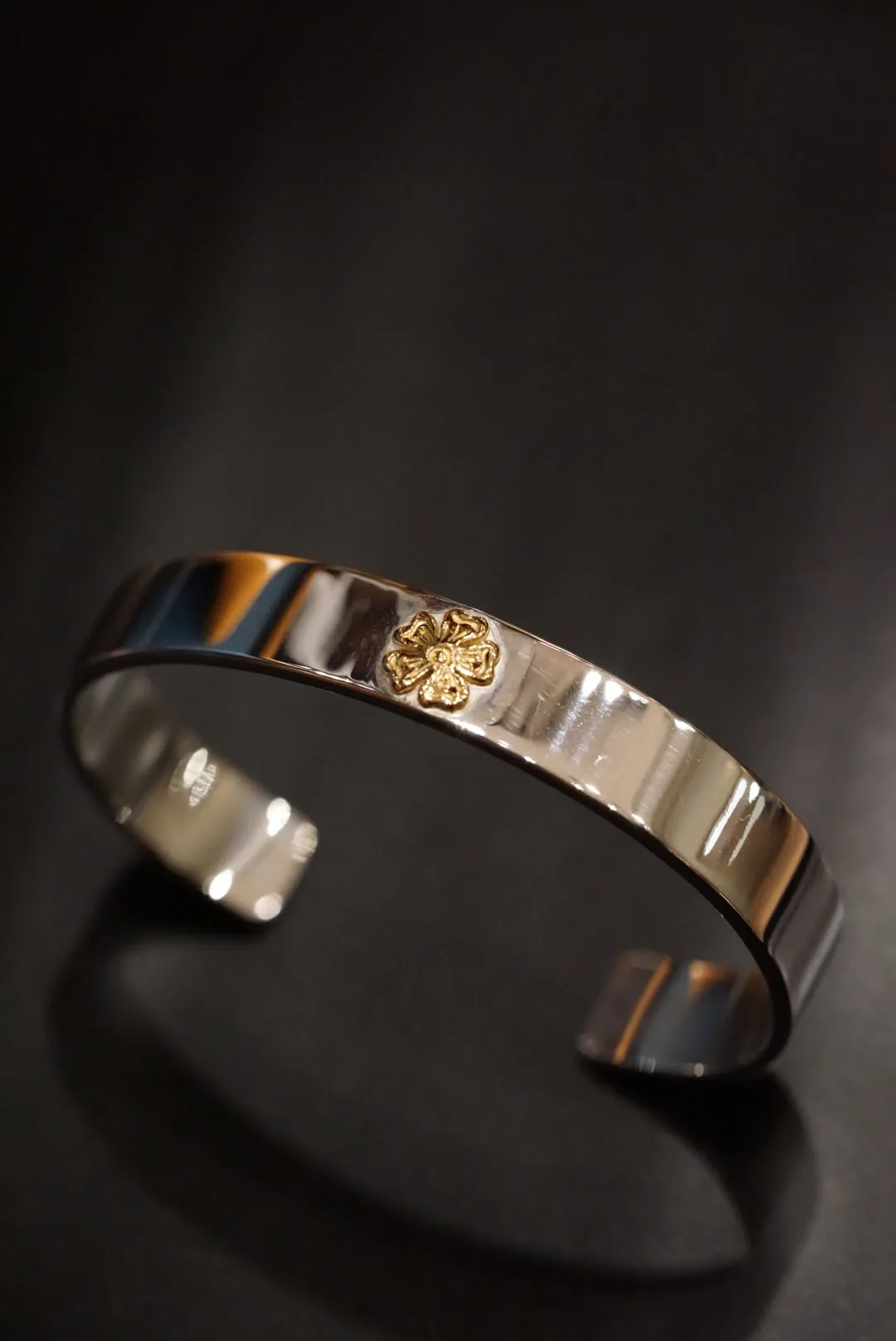 18K Gold Hana Flat Bangle