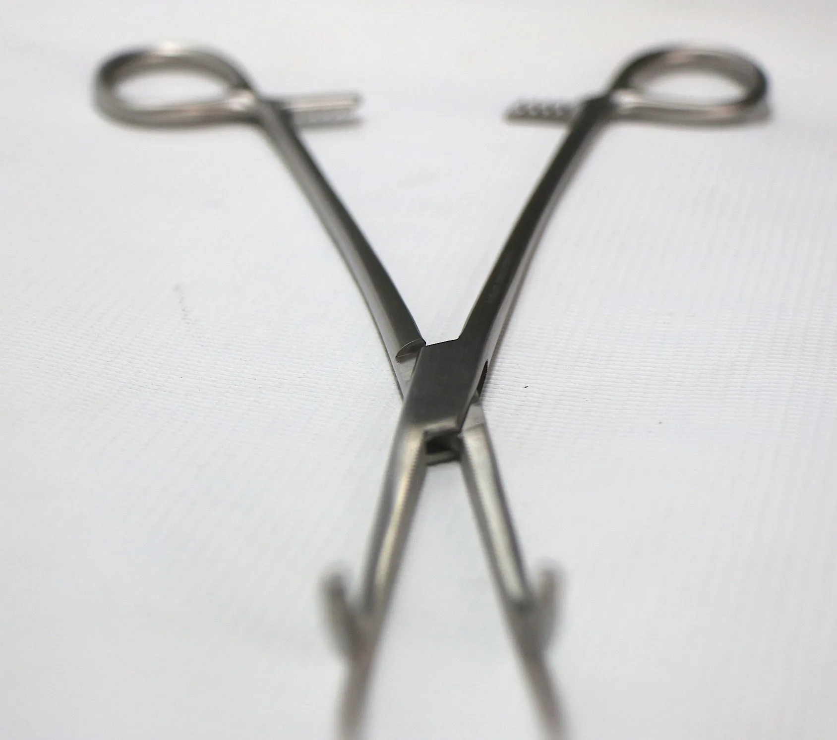 Finochietto  Forcep Slightly Curved 9.5