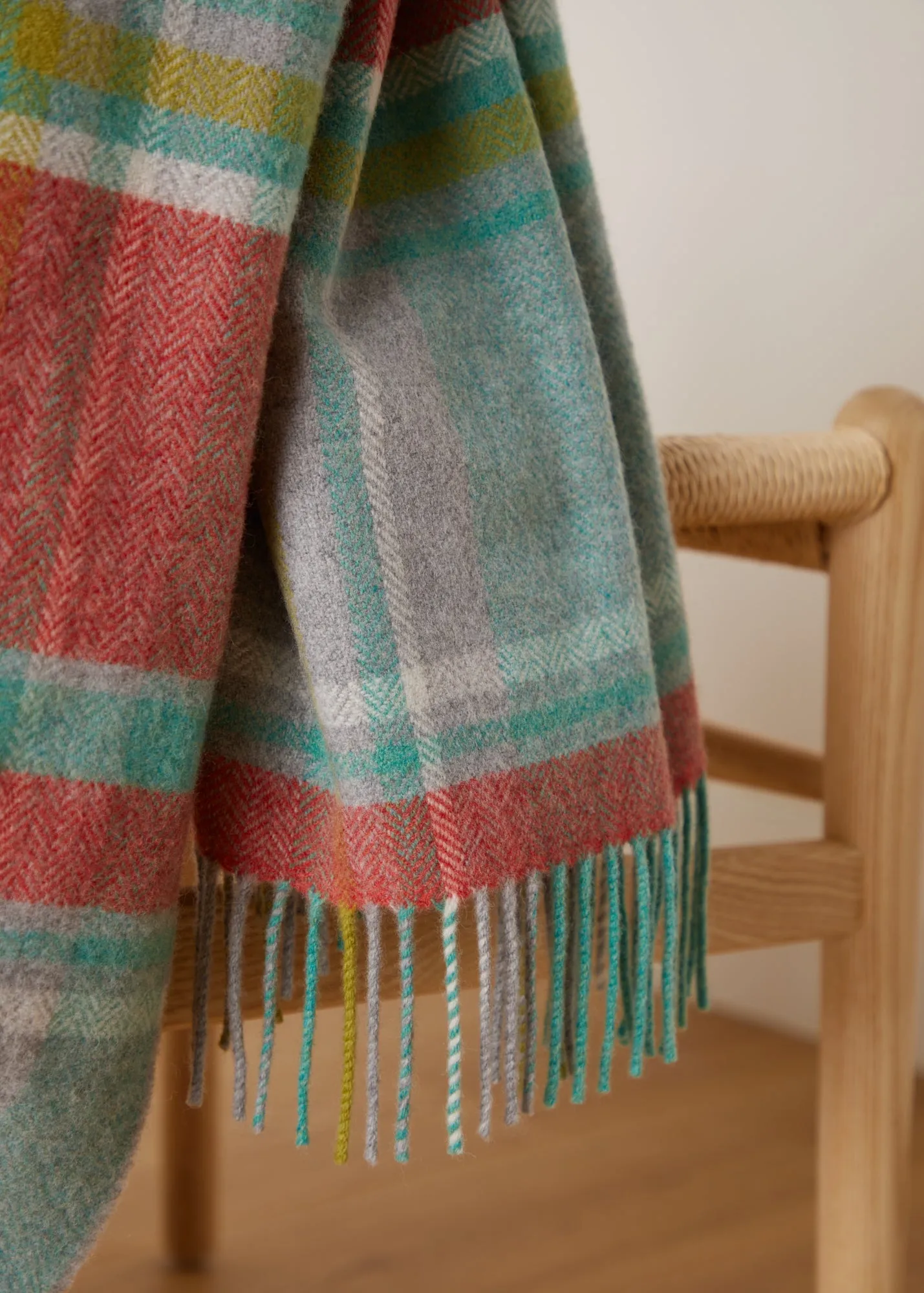 Foxford Spraoi Lambswool Throw