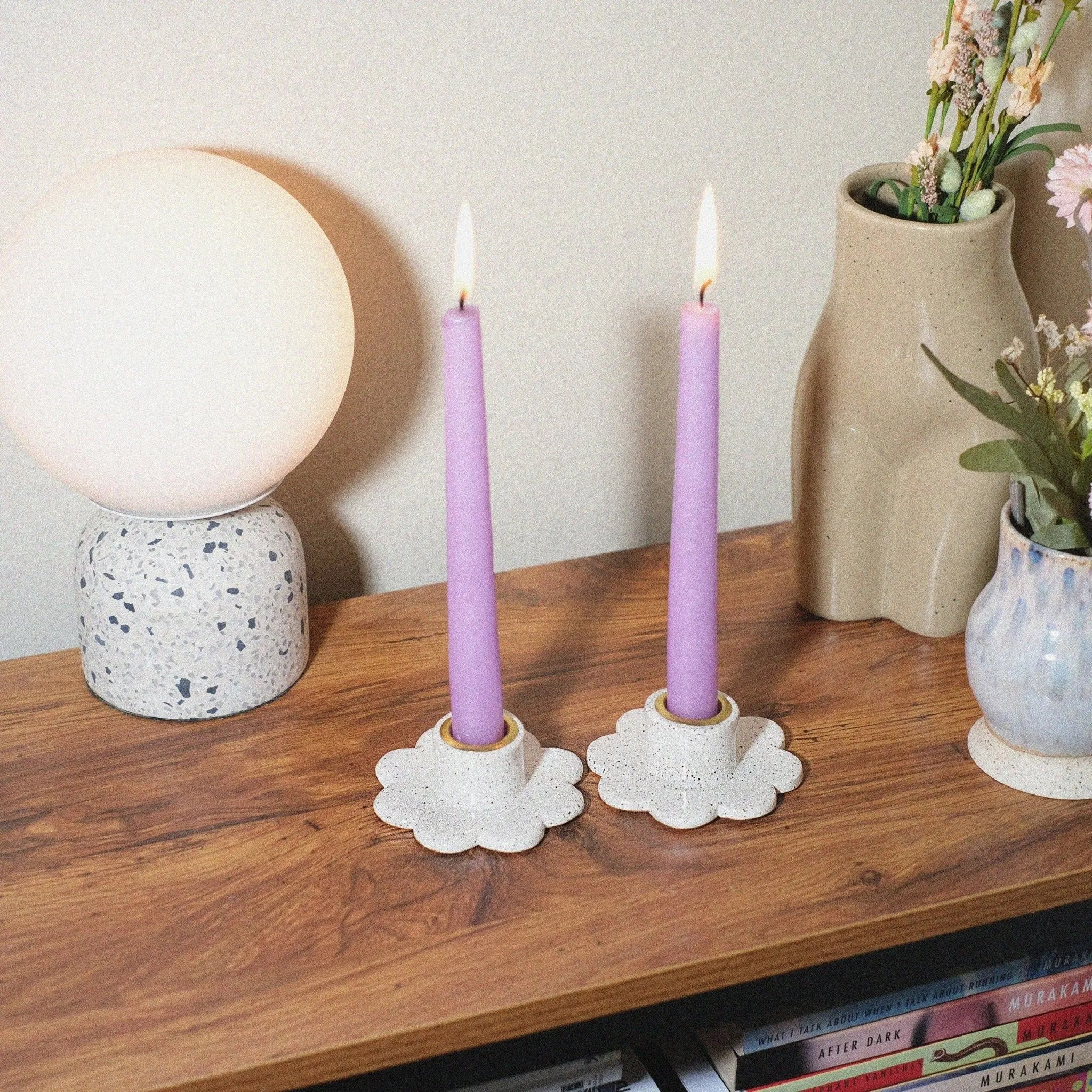 Speckled white flower candle holder set